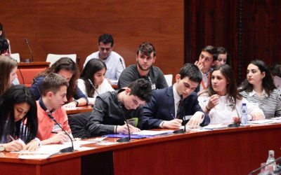 Parlament Científic Jove, tres dies de ciència i democràcia per a 50 joves catalans de 16 a 19 anys