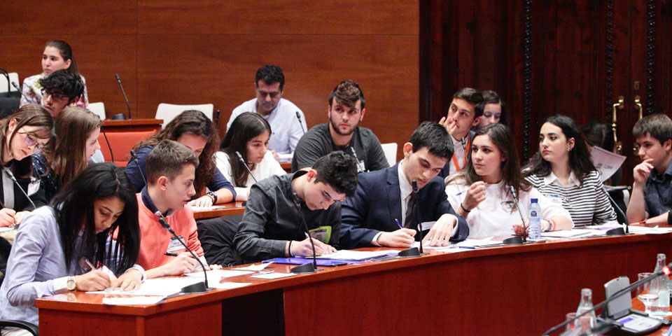 Parlament Científic Jove, tres dies de ciència i democràcia per a 50 joves catalans de 16 a 19 anys