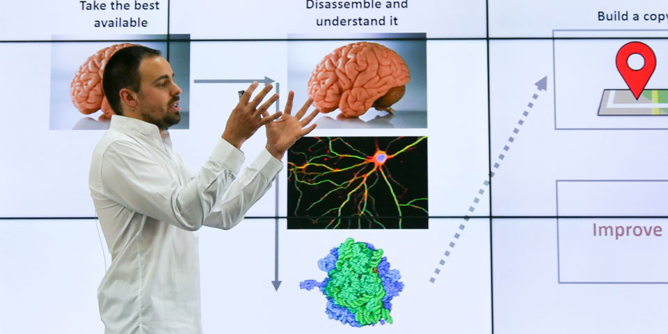 Artyom Komissarov, doctorando de la UPF, gana el segundo concurso “Presenta tu tesis en 4 minutos”