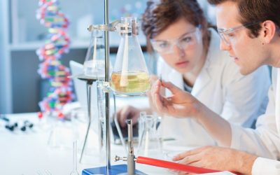 Una vintena de científics porten la recerca capdavantera en genètica i biotecnologia a escoles de Catalunya, València i Balears